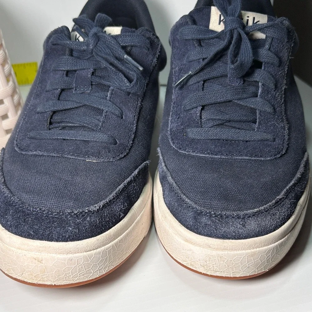 Men's 8w women’s 9.5w fits more like a 9 Navy‎ and White Casual Sneakers fc5